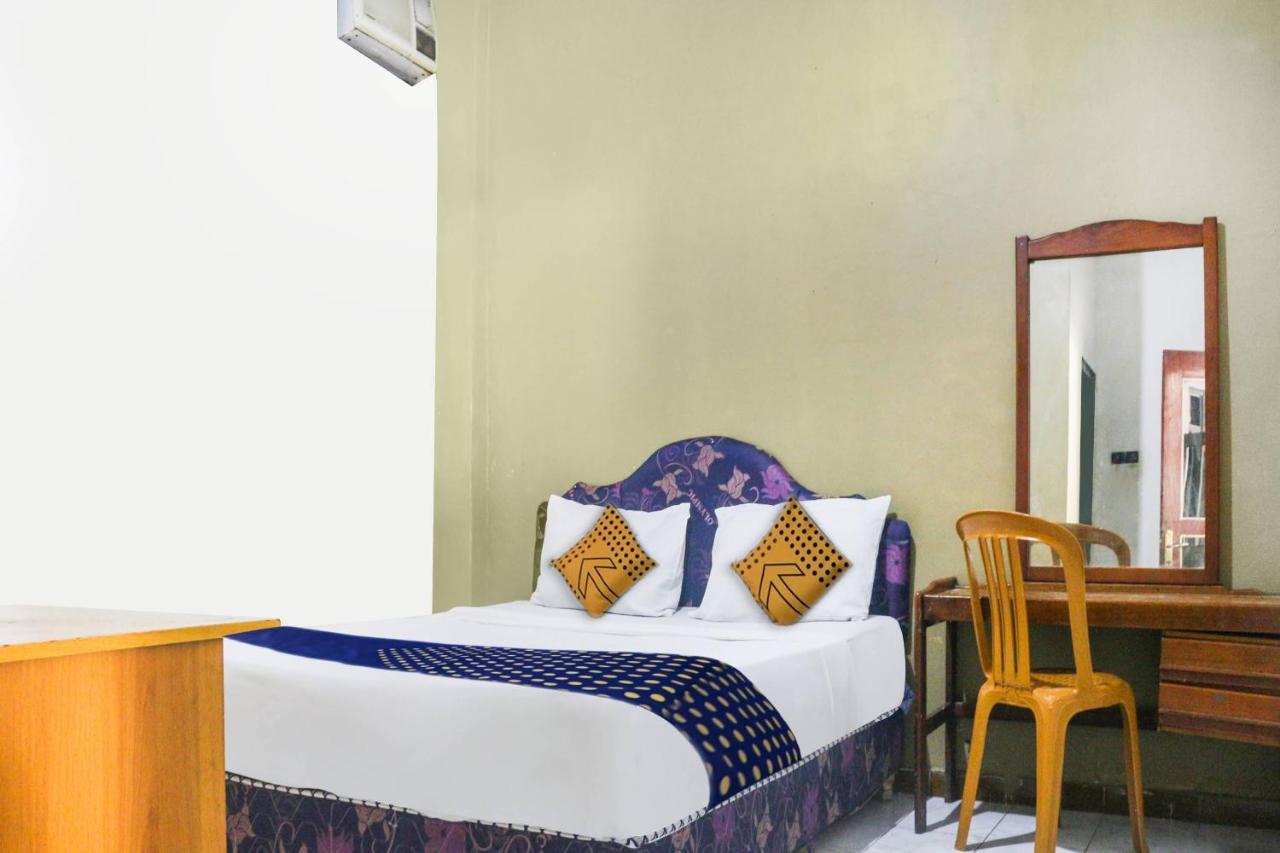 Spot On 91212 Hotel Kelimutu Kupang  Exterior foto